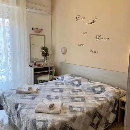 In Guest - New Cirene Triple Economy Half Package Maison d'hôtes *