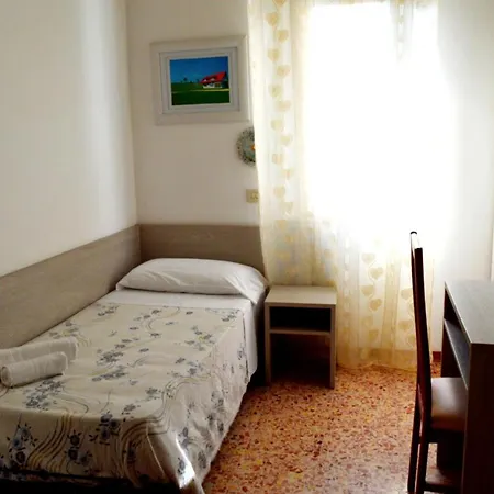 In Guest - New Cirene Triple Economy Half Package Maison d'hôtes *