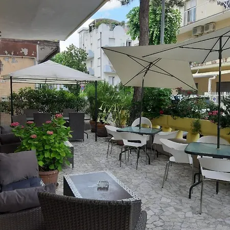 Pensjonat In Guest - New Cirene Triple Economy Half Package Rimini